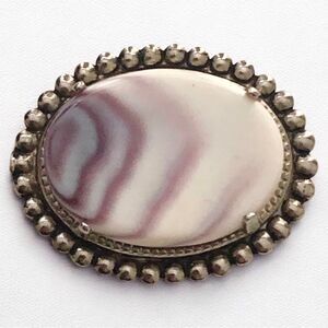 Untested Vintage Wampum Oval Brooch